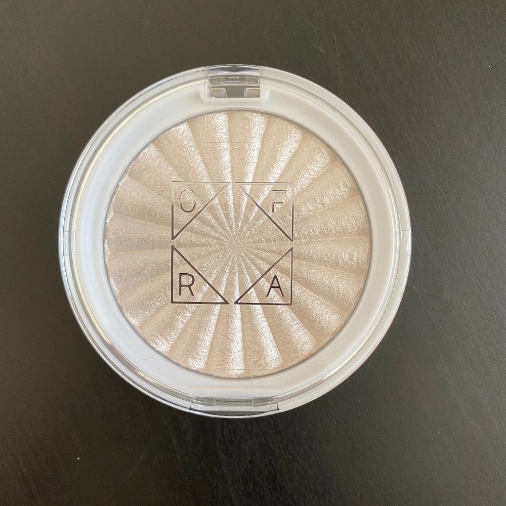 NIKKIETUTORIALS Glazed Donut Highlighter